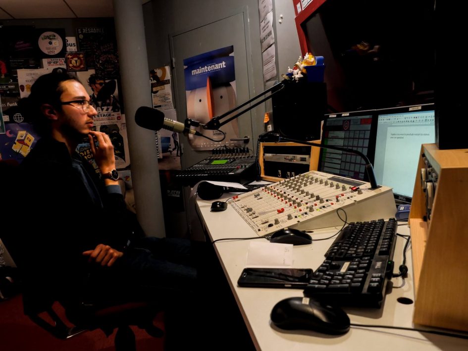 Radio Notre Dame La Vie Prend Un Sens Emission « Radio active » – Ar Vuhez